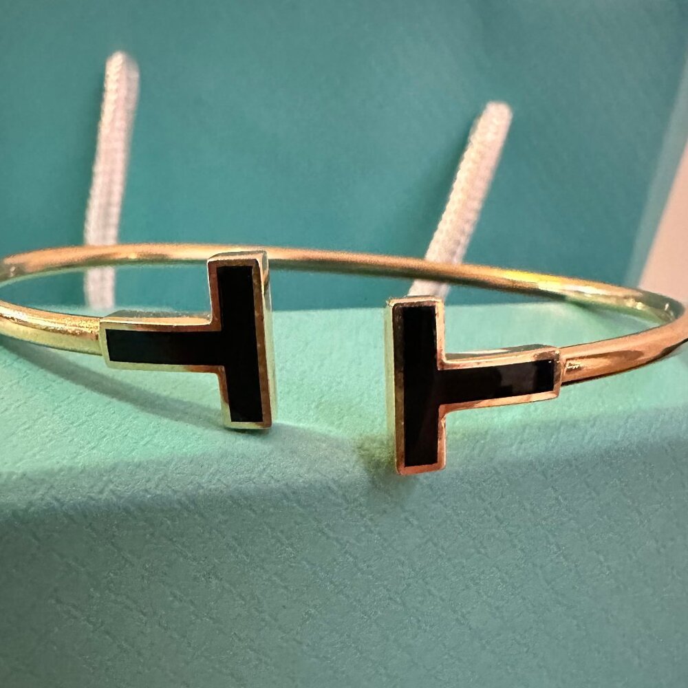 Tiffinay black onyx wire bracelet